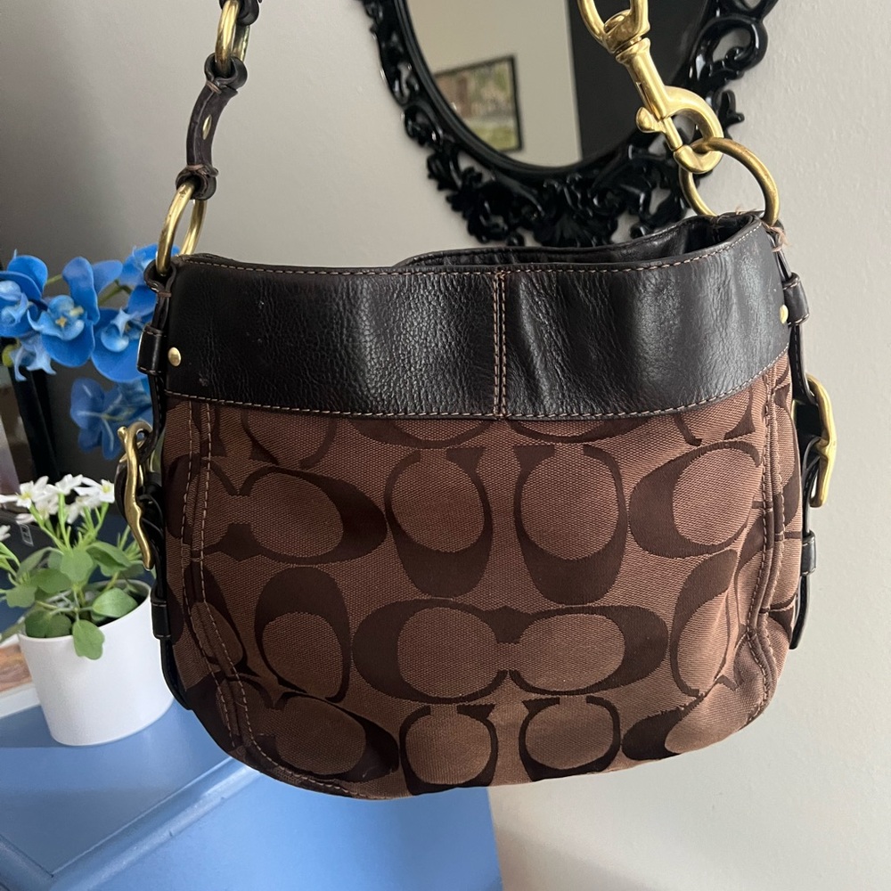 Signature Medium Hobo G0968-F12657